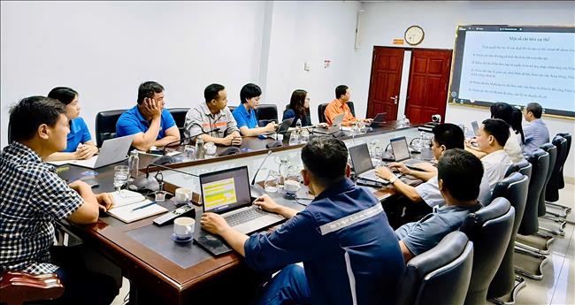 Công đoàn Công ty cổ phần Nhiệt điện Quảng Ninh tham dự Hội nghị toàn quốc quán triệt các Nghị quyết đại hội