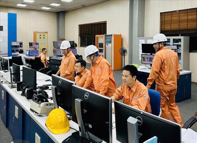 Công ty cổ phần Nhiệt điện Quảng Ninh tăng cường kiểm tra đêm, nâng cao hiệu quả công tác ATVSLĐ