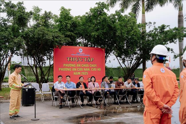 Công ty cổ phần Nhiệt điện Quảng Ninh thực tập phương án chữa cháy và phương án cứu nạn cứu hộ năm 2025
