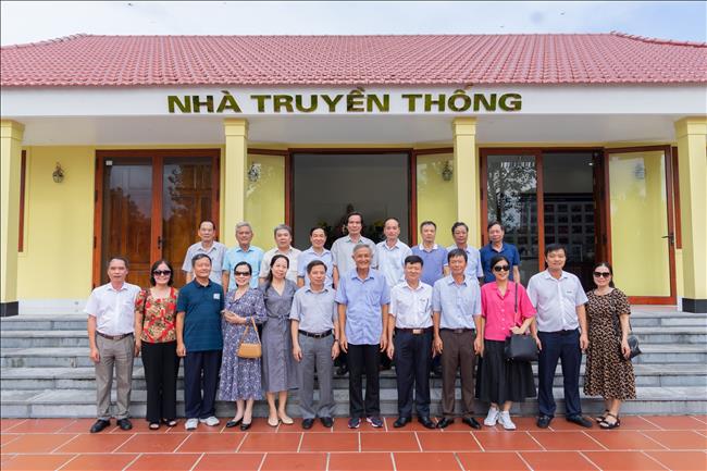 Đoàn cán bộ hưu trí của Tổng công ty Phát điện 1 đến thăm Nhiệt điện Quảng Ninh