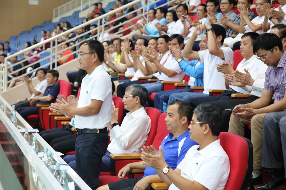Ban lãnh đạo Tập đoàn Điện lực Việt Nam tham dự Hội thao