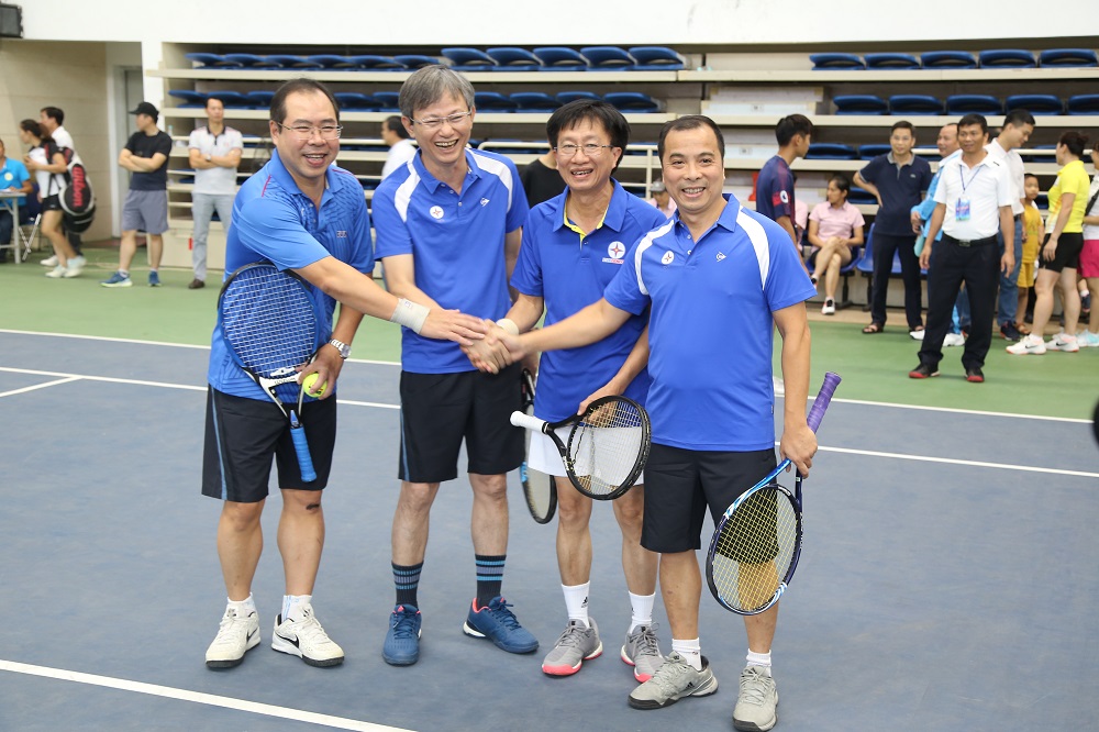 Ban lãnh đạo EVN tham gia thi đấu bộ môn tennis